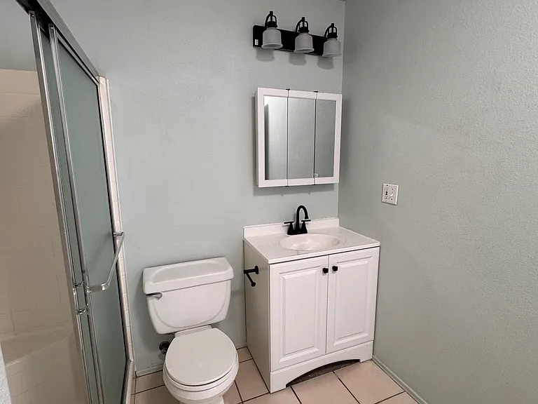 1117 La Presa Ave — Photo 6