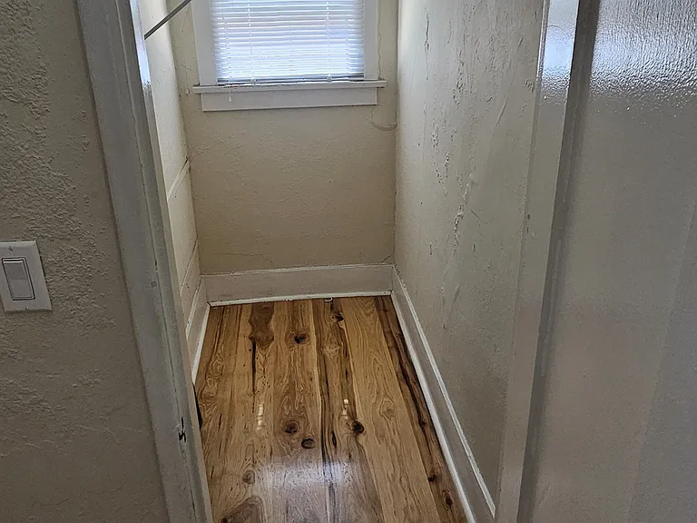 1528 E 1st St #6 — Photo 7