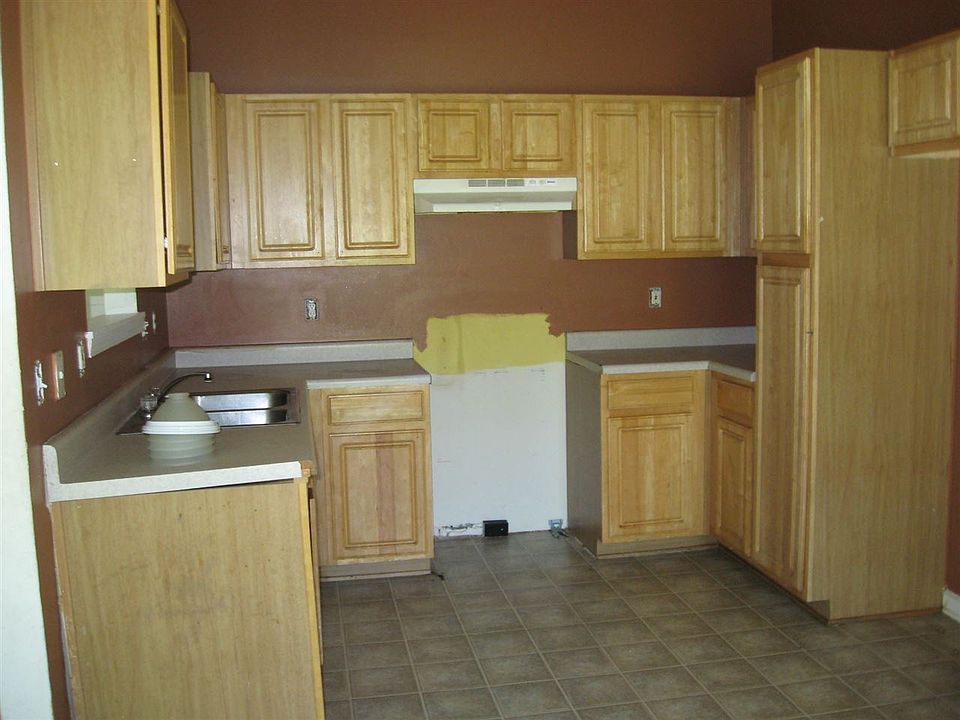 2nd image of 160 Aden St