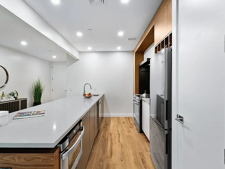 3707 Blackstone Ave #400 — Photo 11