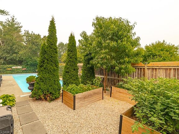 3rd image of 79 Beaverbrook Cres