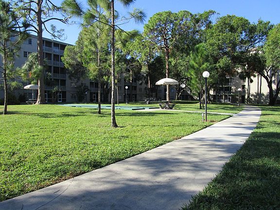 5th image of 2351 E Mall Dr APT 505