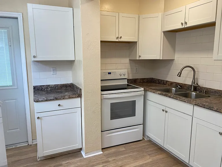 607 Jessamine Blvd #2 — Photo 9