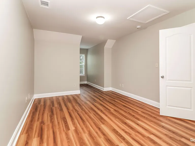 14 Greenfield Dr — Photo 7