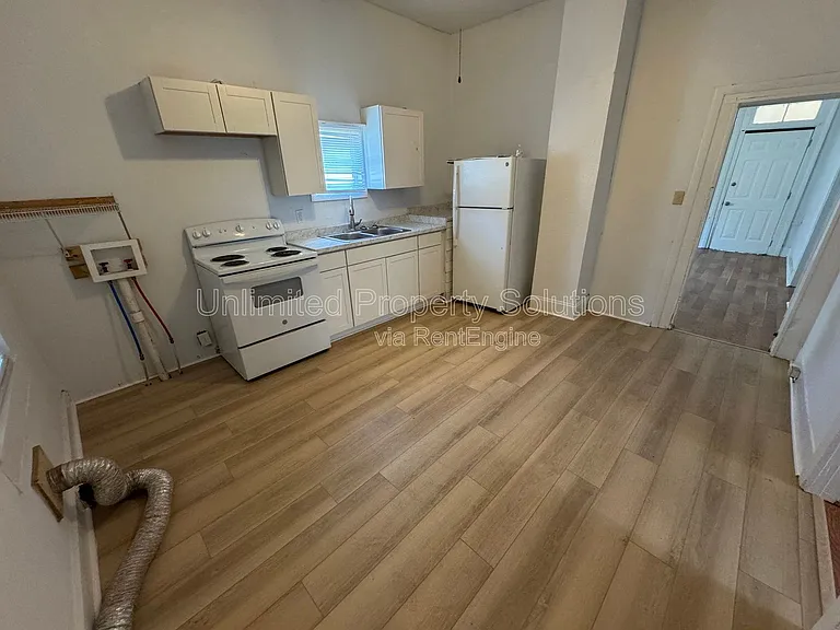 317 Queen St — Photo 11