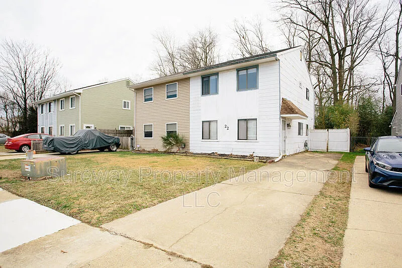 3 bed, 2.0 bath, 1360 sqft, $2,400 — Photo 1