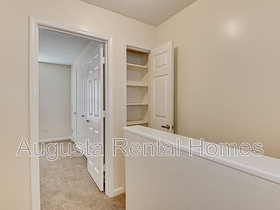 5th image of 104 Canary St