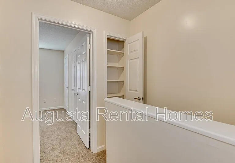 104 Canary St — Photo 5
