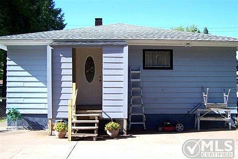 3rd image of 733 E Ayer St