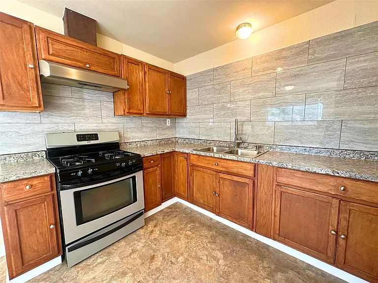 2525 Dovemeadow Dr — Photo 3