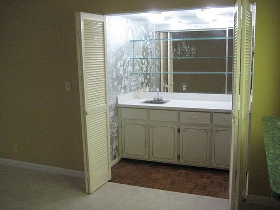 WET BAR