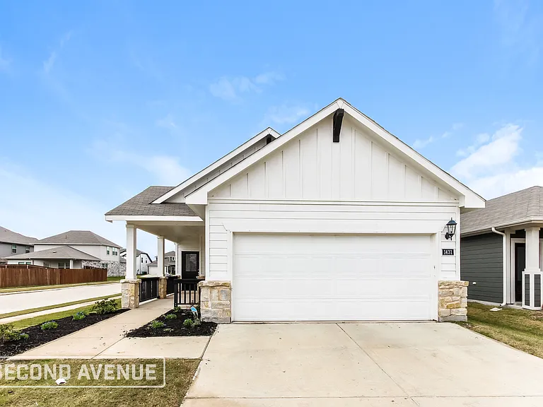 1431 Rolling Fox Dr — Photo 1