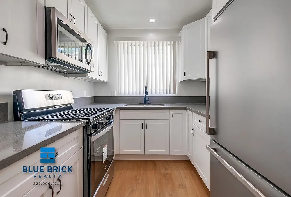 Charming 3-Bedroom Near Studio City with Parking — Photo 3