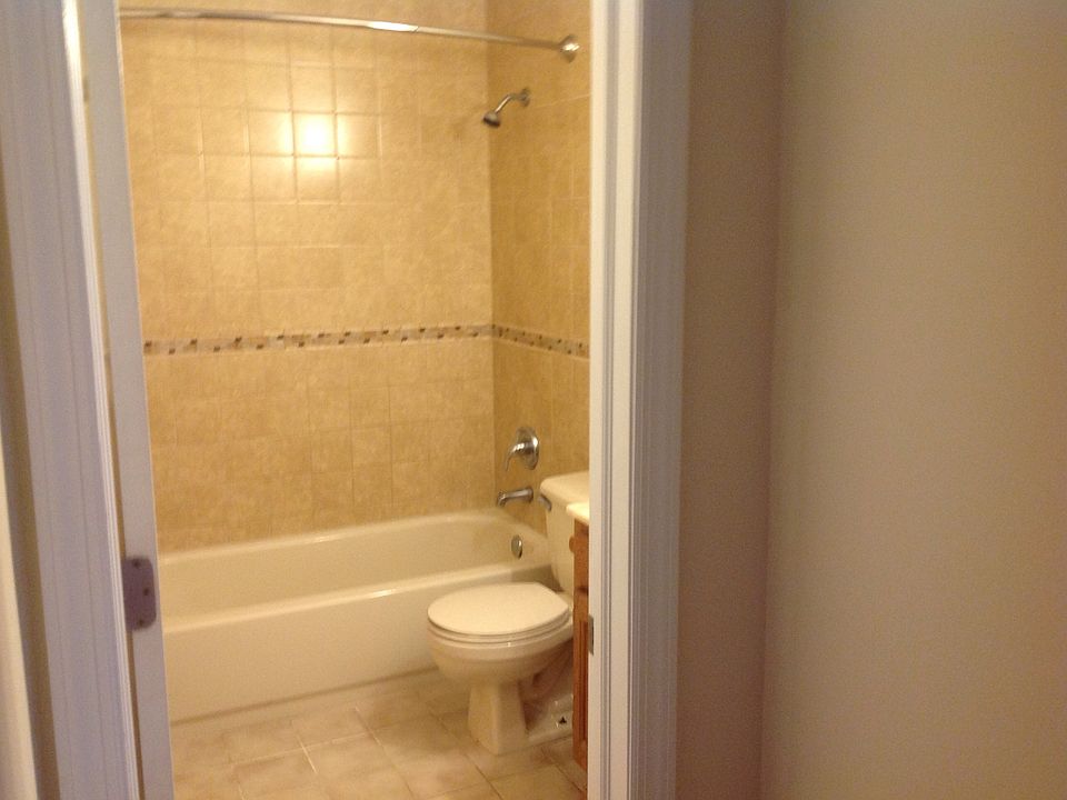 1st image of 18 Raymond Ct