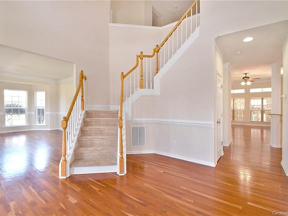 4th image of 517 Montgrove Pl