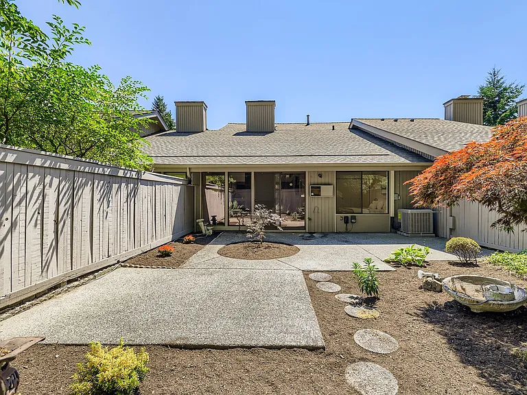 14208 NE 2nd Pl — Photo 29