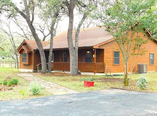 525 Cherry Rdg, Floresville, TX 78114