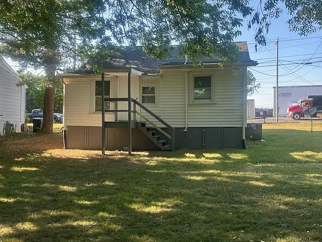 121 Hamlin Ave — Photo 10