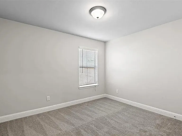 2708 Golden Palms Ln — Photo 11