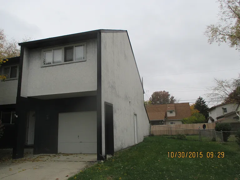 1189 Carrousel Dr E — Photo 2