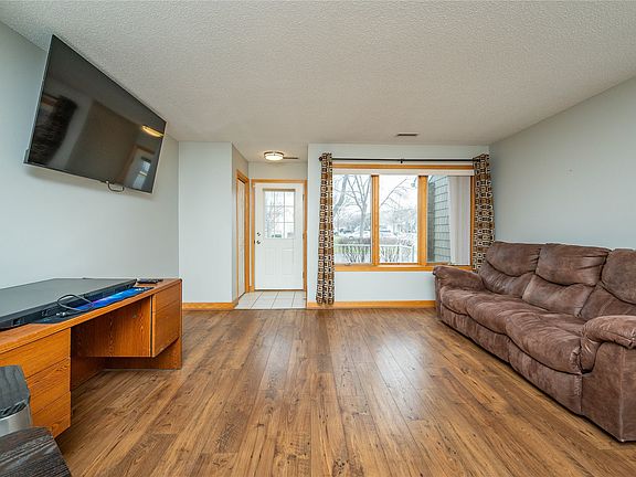 3rd image of 811 Burr Oaks Dr Unit 611