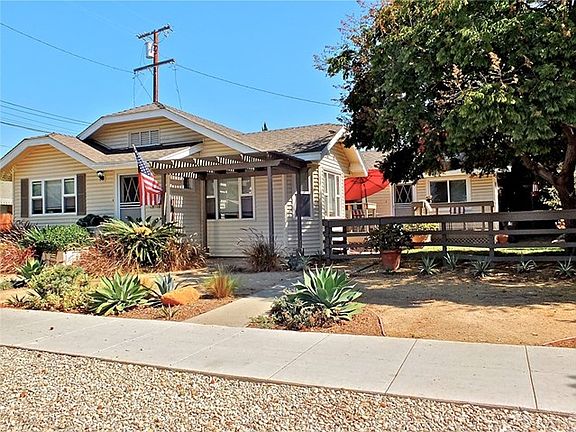2nd image of 516 Loma Ave