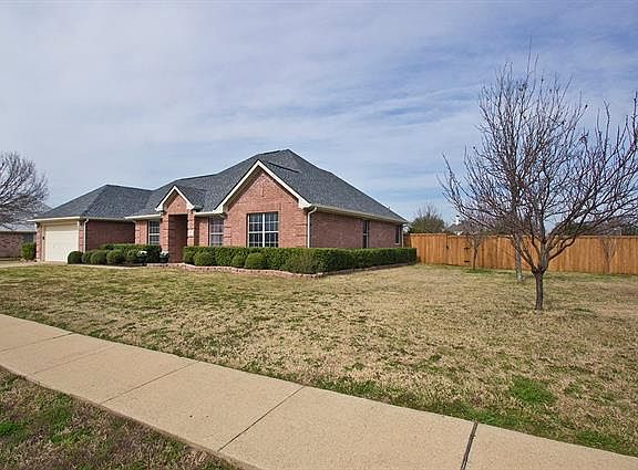 2nd image of 850 Crestview Ln