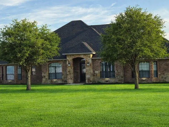 6205 High Meadows Dr, Krum, TX 76249