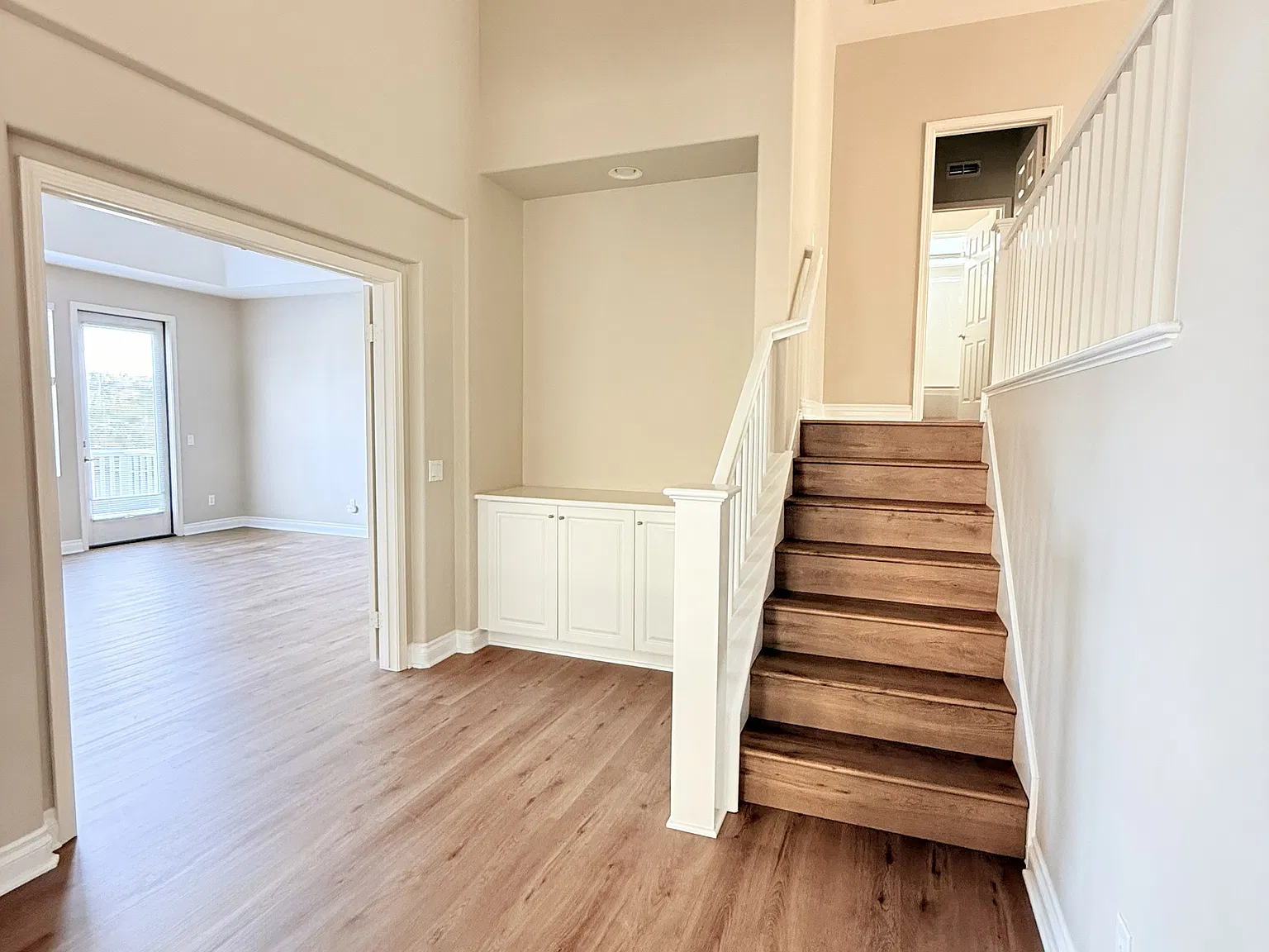 4 bed, 2.5 bath, 2518 sqft, $7,100 — Photo 3