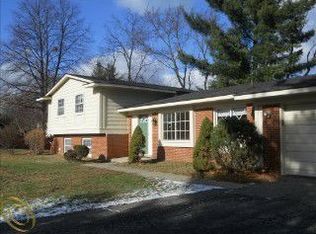 5275 Cold Spring Cir, West Bloomfield, MI 48322