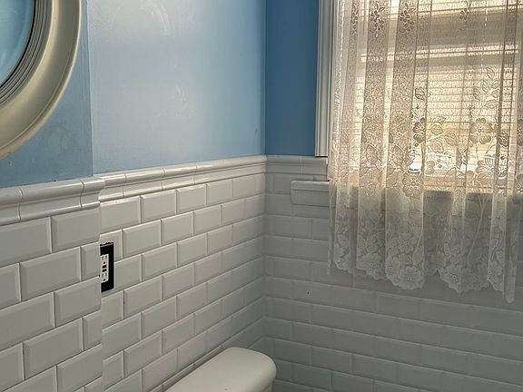 5th image of 166 Highland Ave