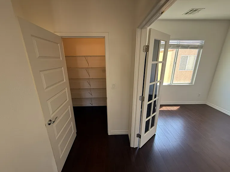 9385 Hilgard Ave — Photo 15