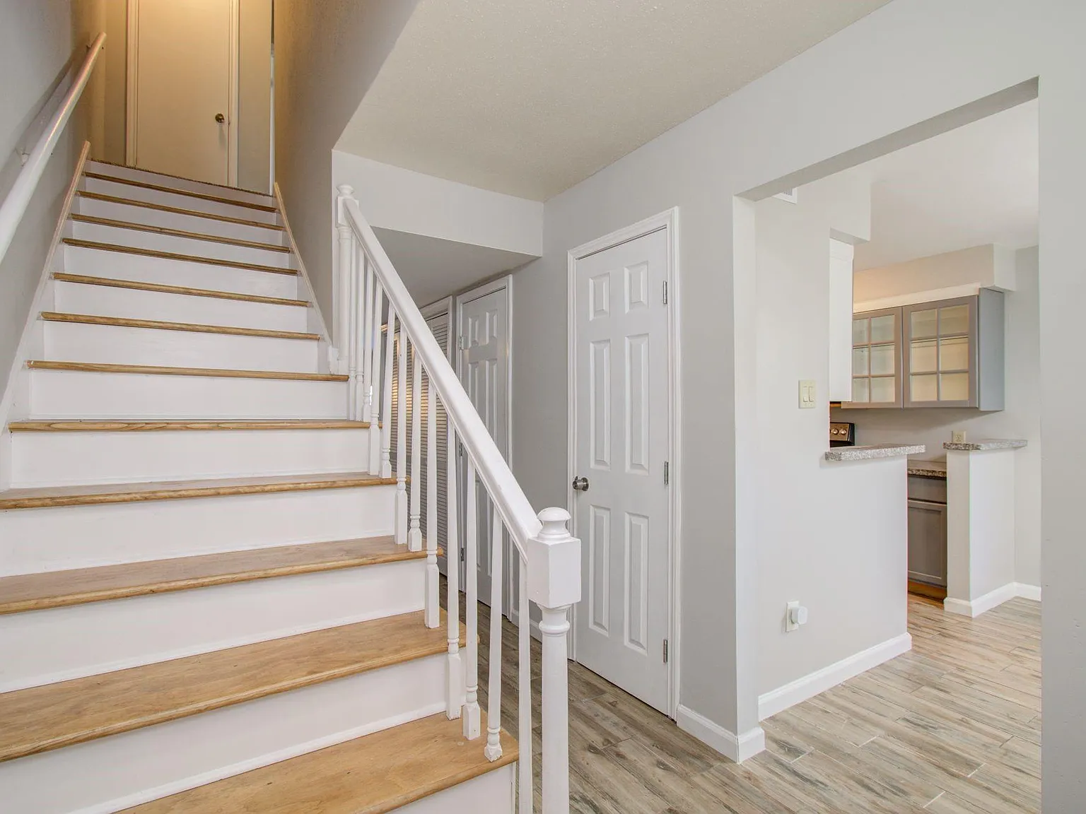 2 bed, 2.5 bath, 1500 sqft, $1,650 — Photo 3