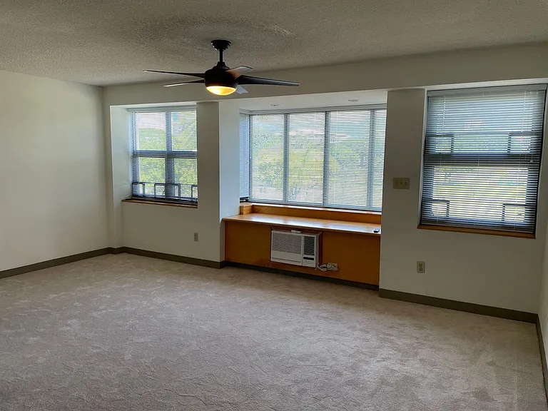 545 Queen St #330 — Photo 1