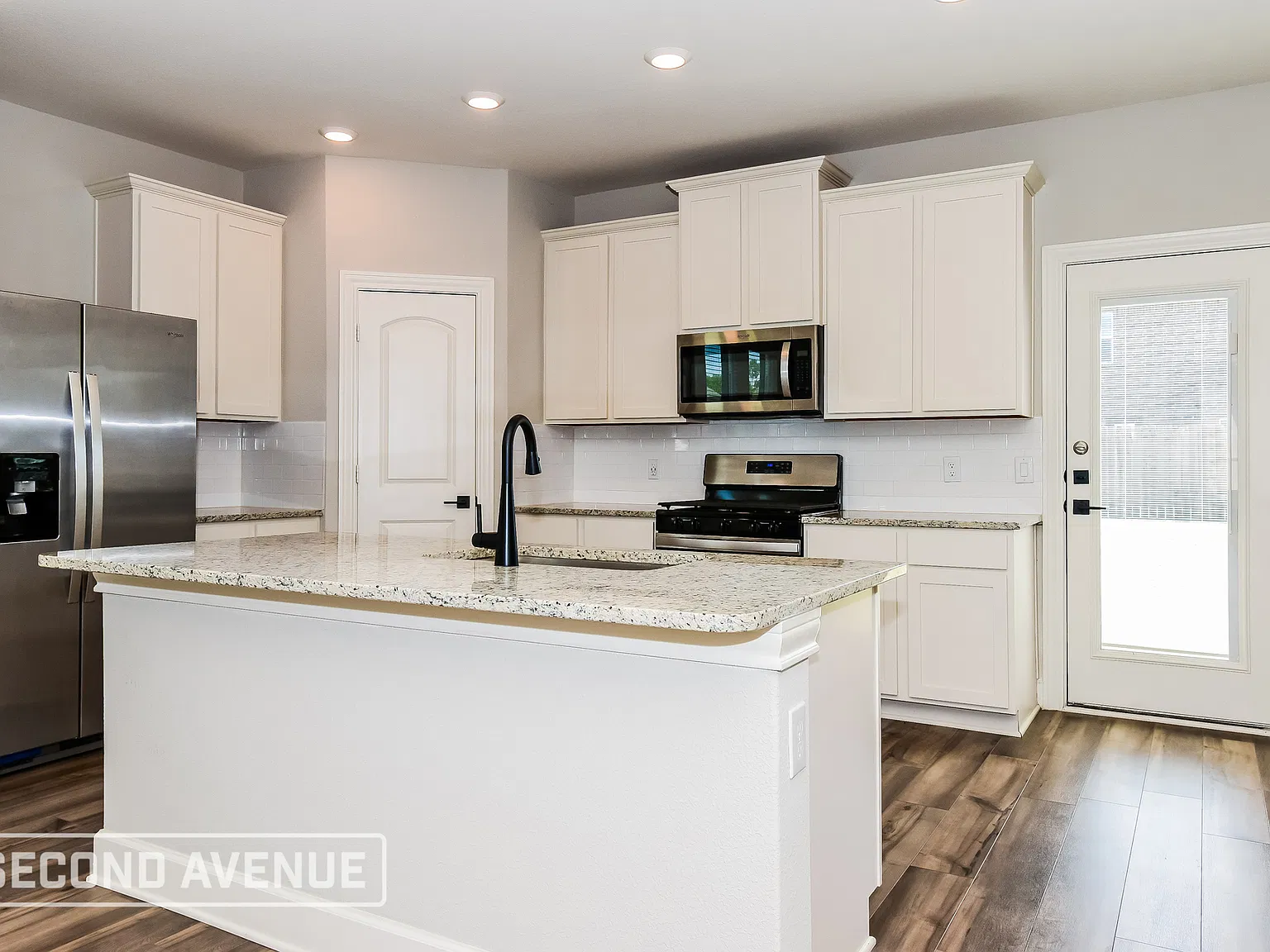 4 bed, 2.0 bath, 1801 sqft, $1,975 — Photo 4