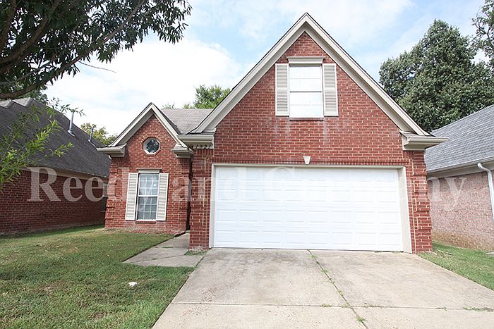 1st image of 1921 Garden Leaf Dr