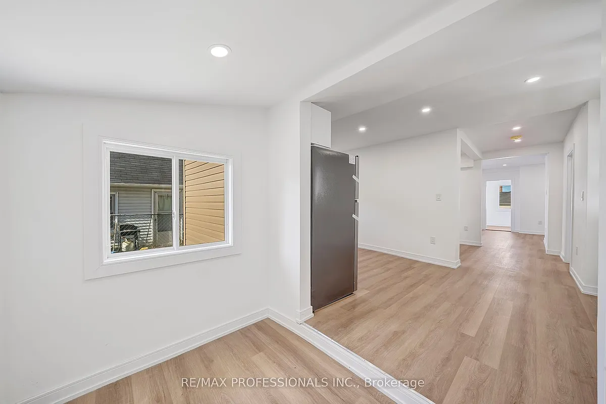 Building Photo - 27 Oakdale Ave #B