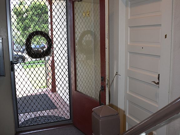 3rd image of 918 10th St APT 1
