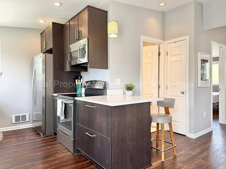 340 E. Cambourne. — Photo 9