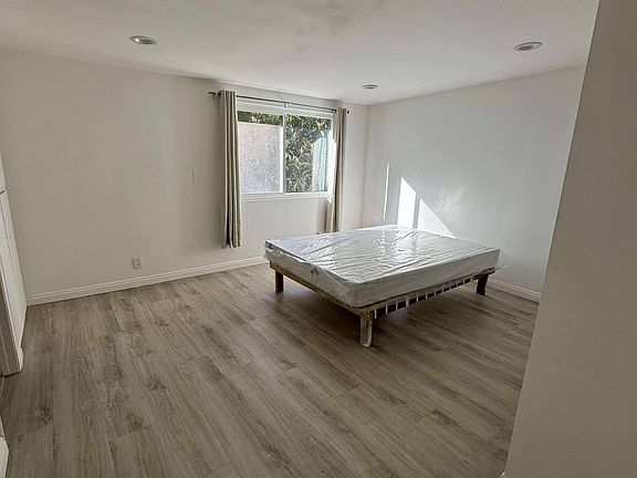 3rd image of 1812 Garvey Ave APT C