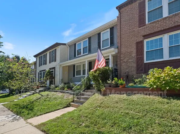 7406 Golden Horseshoe Ct, Springfield, VA 22153