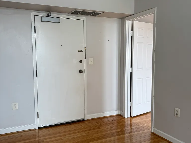 314 V St NE #205 — Photo 3