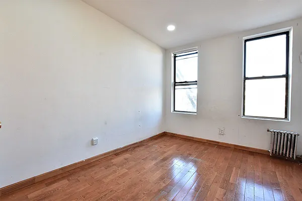 Rented by Clove Realty LLC | media 19