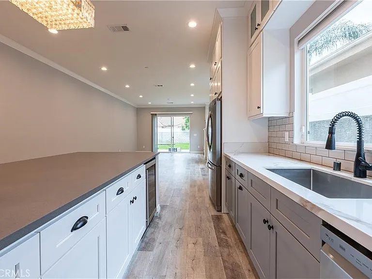 6940 Peach Ave — Photo 13