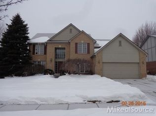3823 Edenderry Dr, Troy, MI