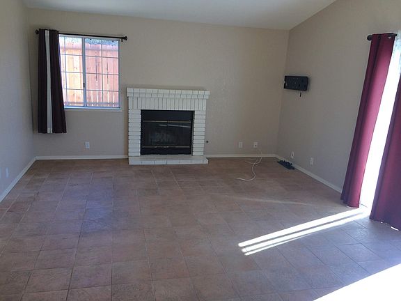 Living room (tile floor)