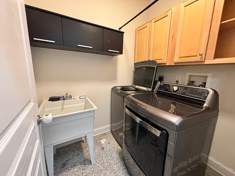 221 Rothesay Ln — Photo 15