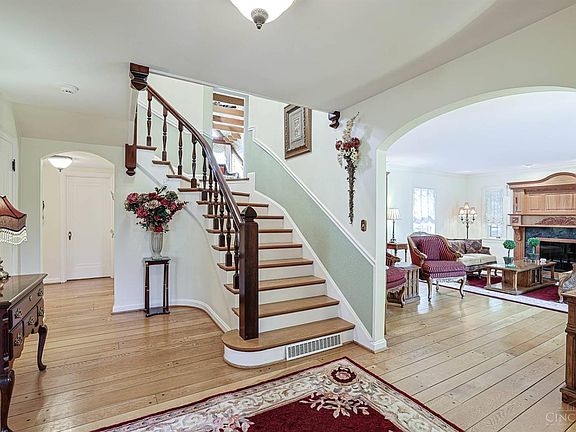 4th image of 402 W Cliff Ln