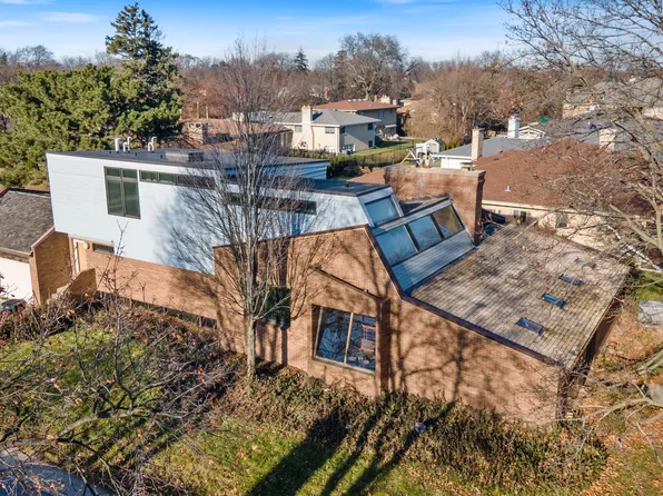 6500 N Nokomis Ave, Lincolnwood, IL 60712