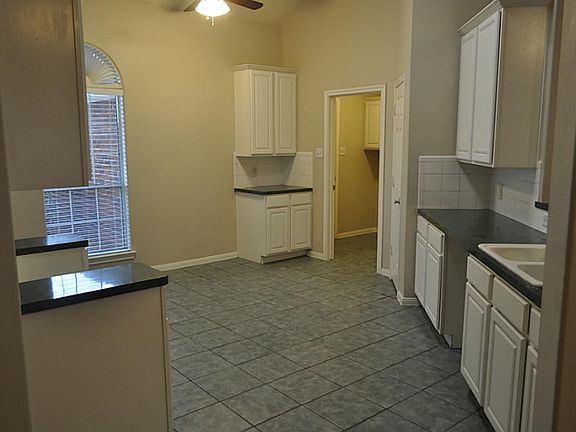 3rd image of 810 Oak Estates Ct